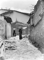 Women in Tehuantepec, Mexico, 1929